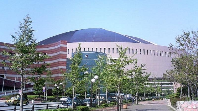 「SnowMan」福岡ドームライブ 会場アクセスは「地下鉄と臨時直行バス」どっちが便利?(鉄道乗蔵) - エキスパート - Yahoo!ニュース