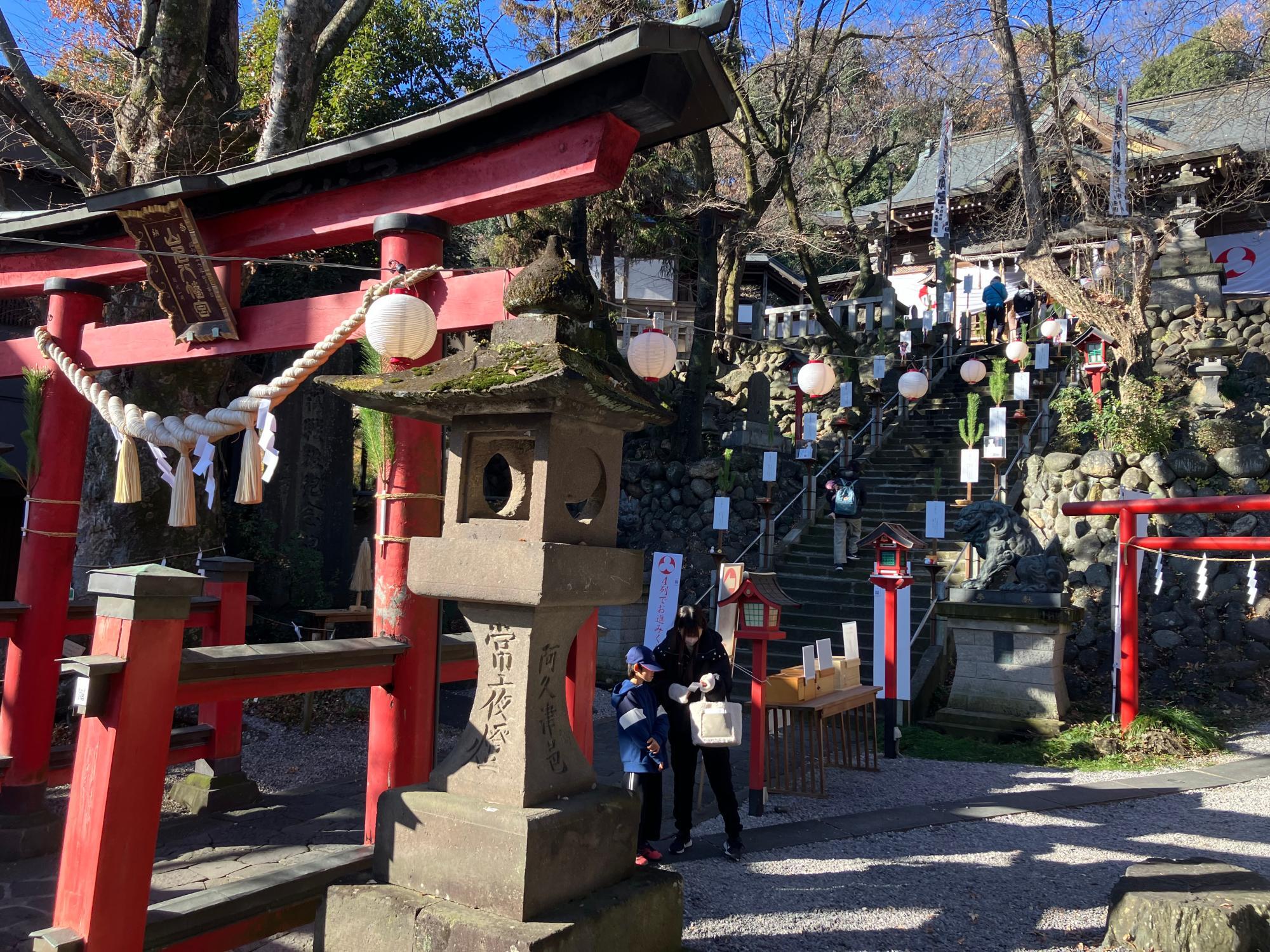 上信電鉄山名駅に隣接する山名八幡宮では初詣ができた（筆者撮影）