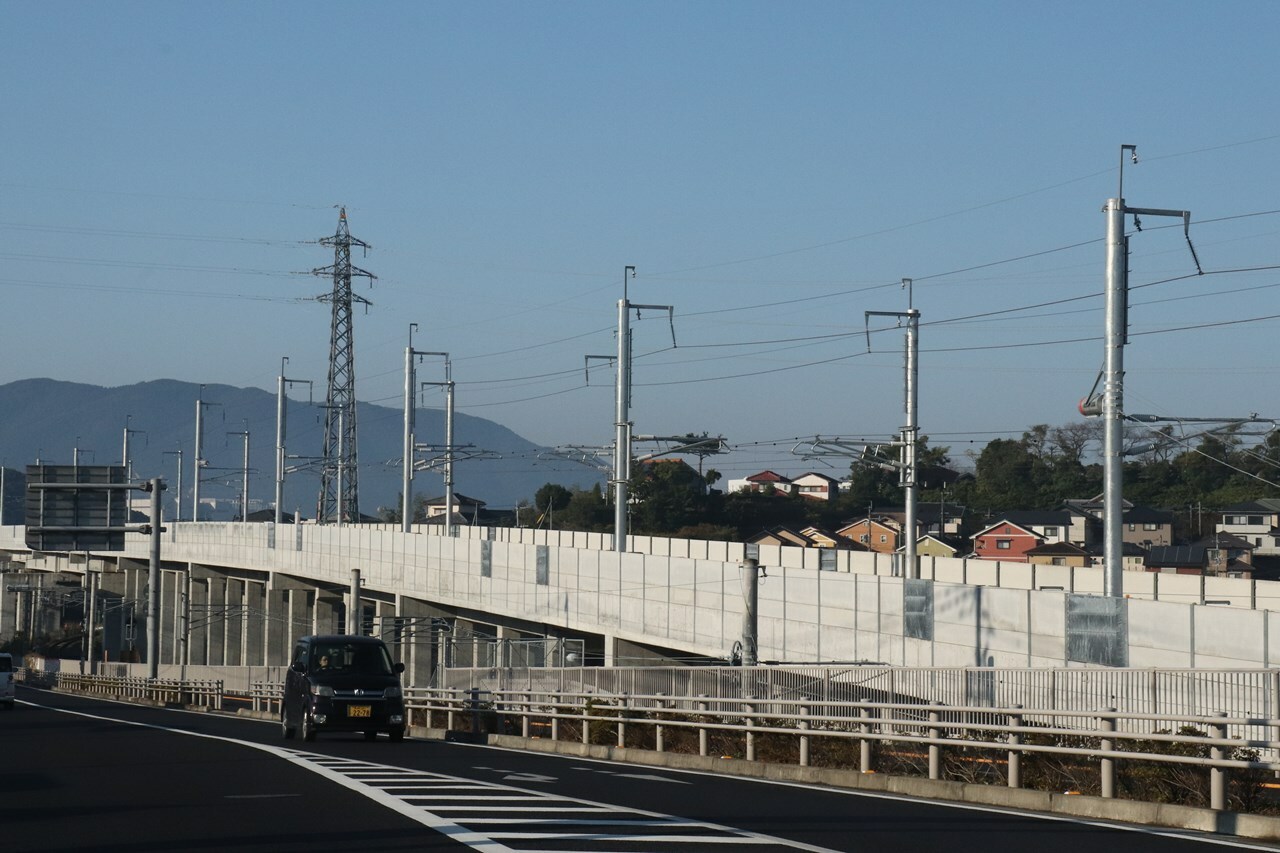 開業を待つ諫早～長崎間の新幹線高架橋。