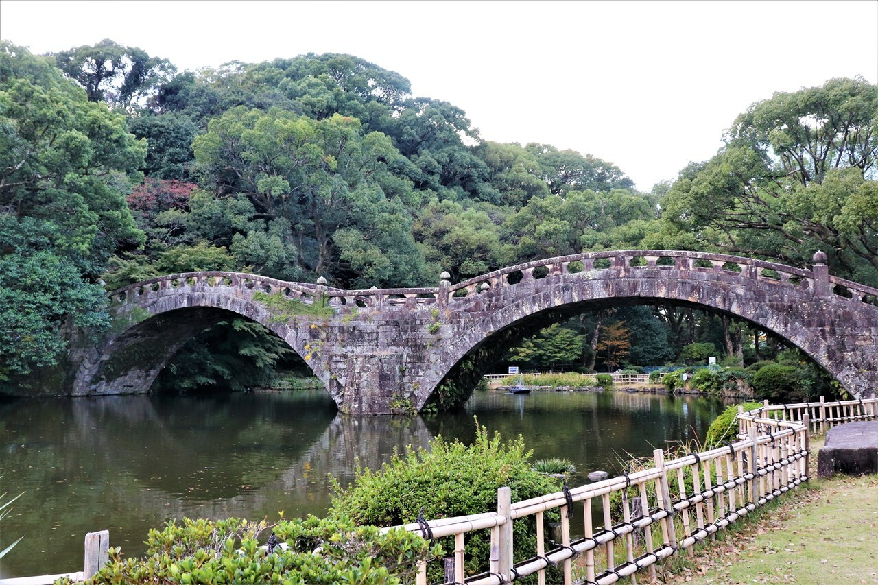 強固な造りの眼鏡橋は国の重要文化財に指定されている。