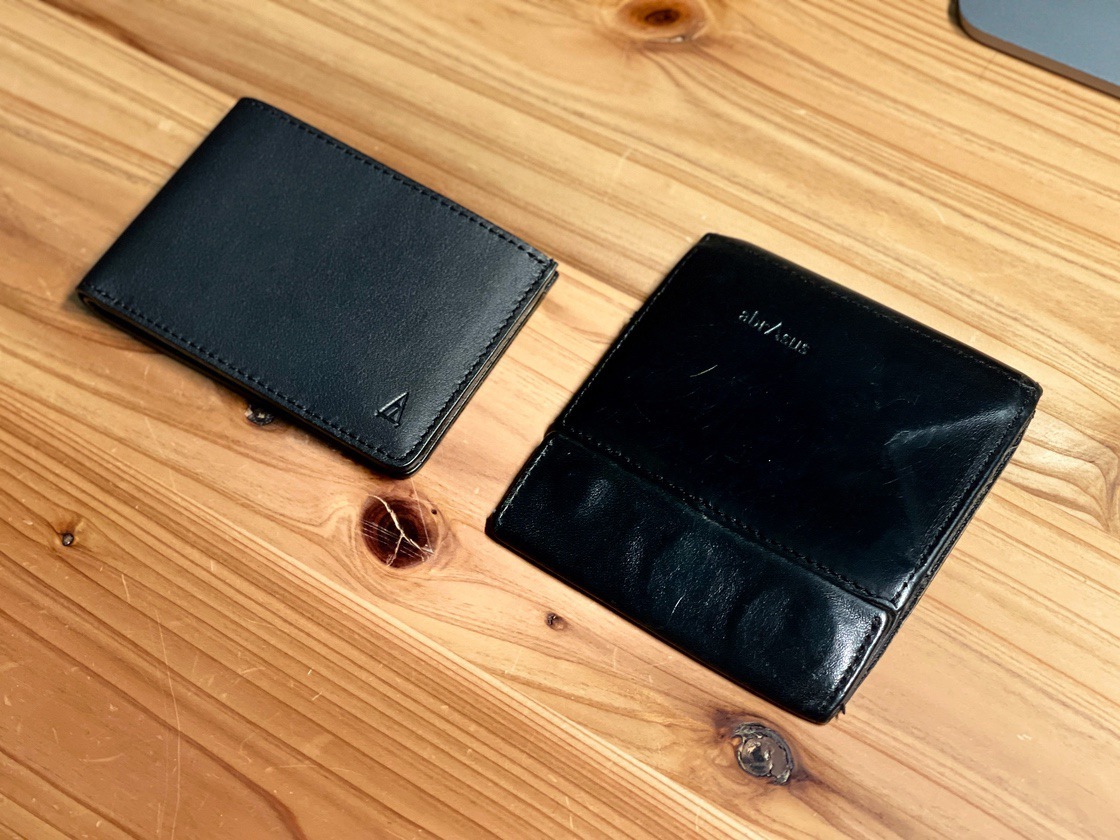 2013年ごろに使用していたコンパクト財布の先駆け 「薄い財布」と比べてもこんなに小さいし薄さもそんなに負けてない。