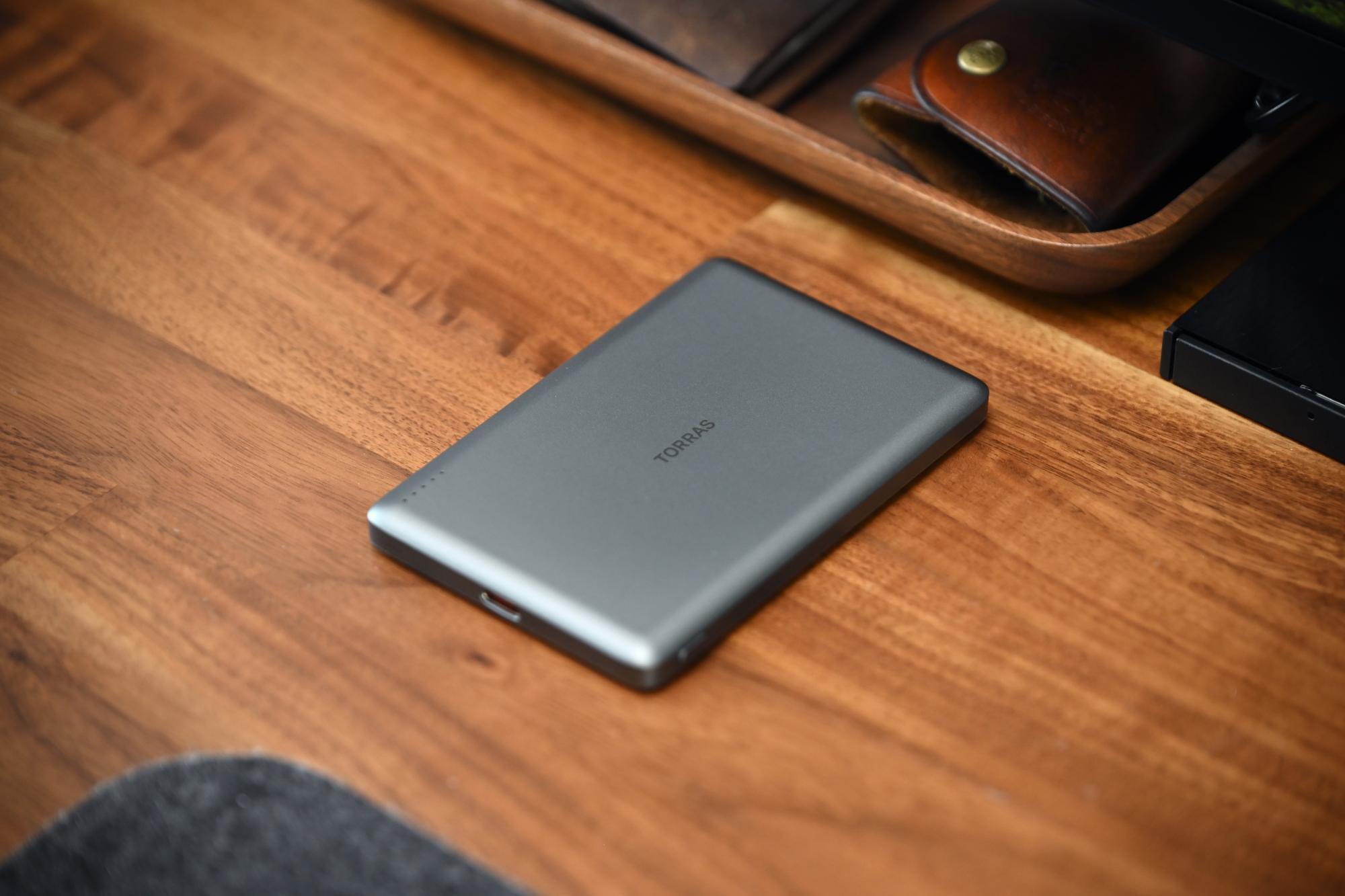 わずか8mm!極薄MagSafe モバイルバッテリー TORRAS MiniMag わずか8mm!極薄MagSafe モバイルバッテリー TORRAS MiniMag