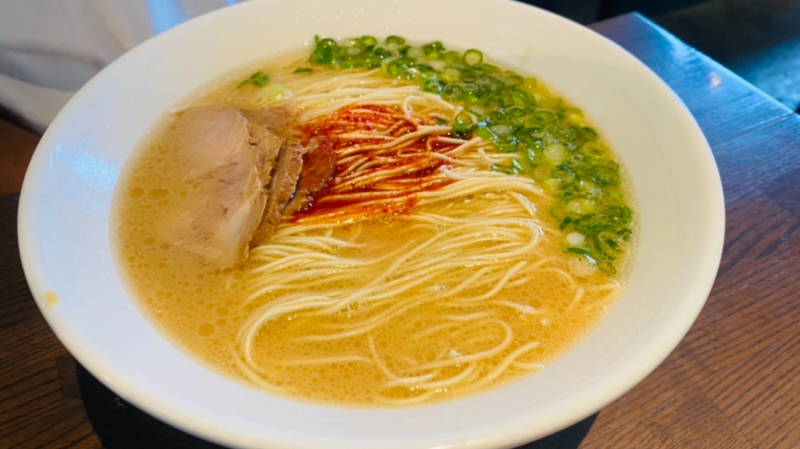 宮崎市】赤ダレが旨辛い！本場、博多のラーメンの味を堪能（とこなつ