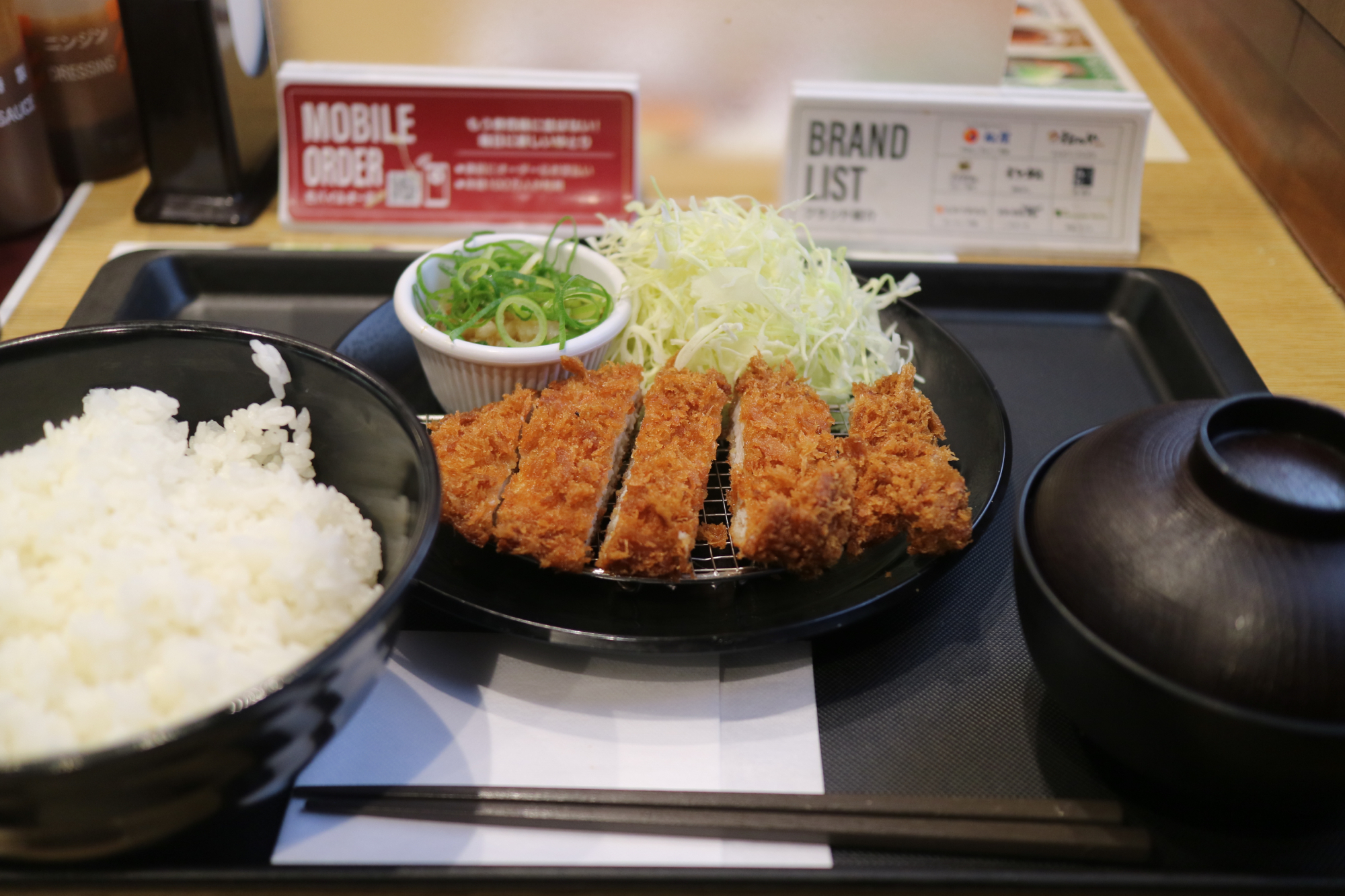 190円引きの500円で食べられる「おろしポン酢ロースかつ定食」