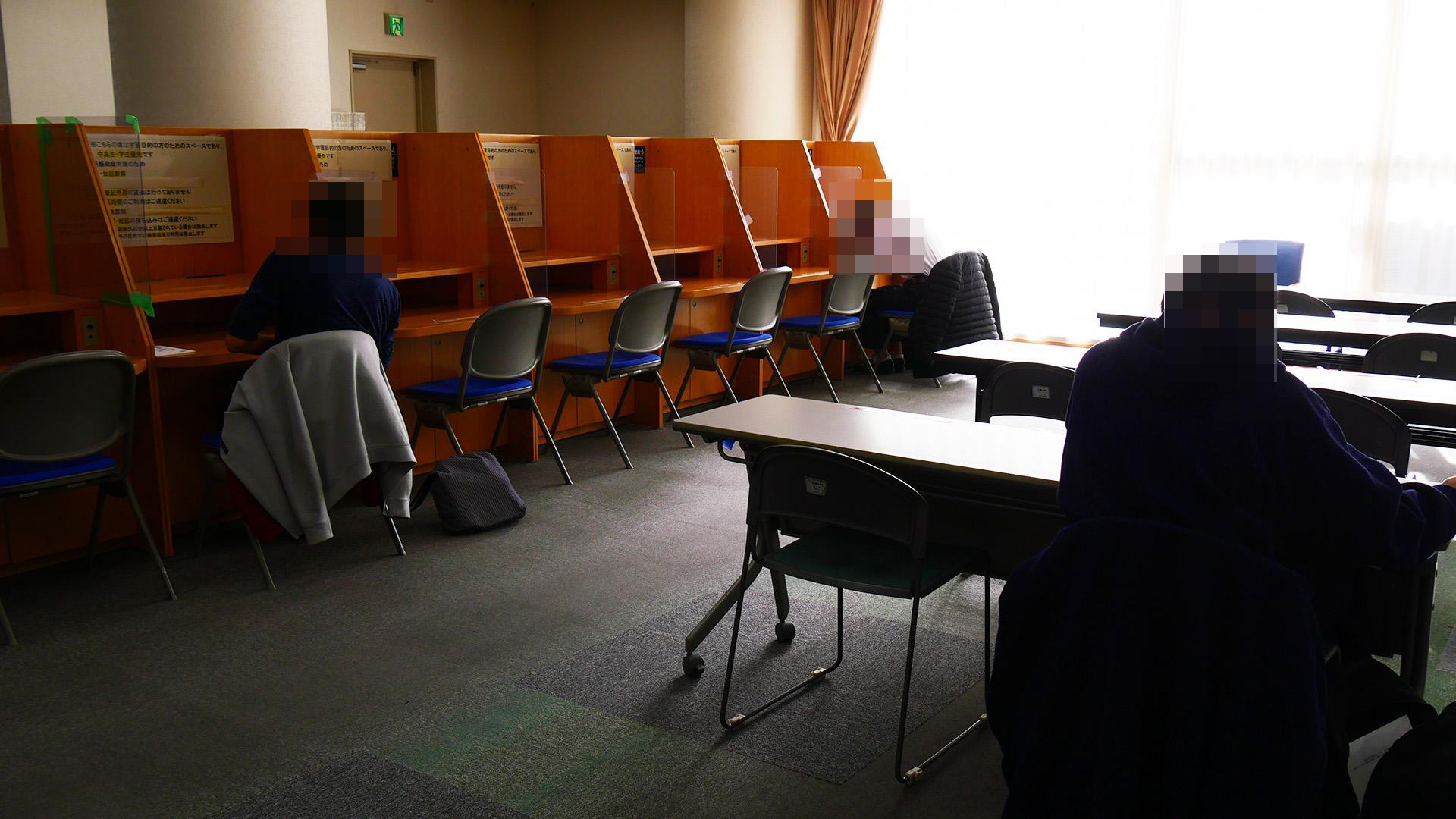 東口図書館2階自習スペースの様子