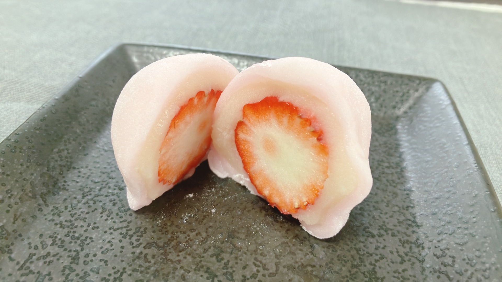 桑名市】いちご大福が始まりました!いちご×上品な白あんの 桑名市】いちご大福が始まりました!いちご×上品な白あんの