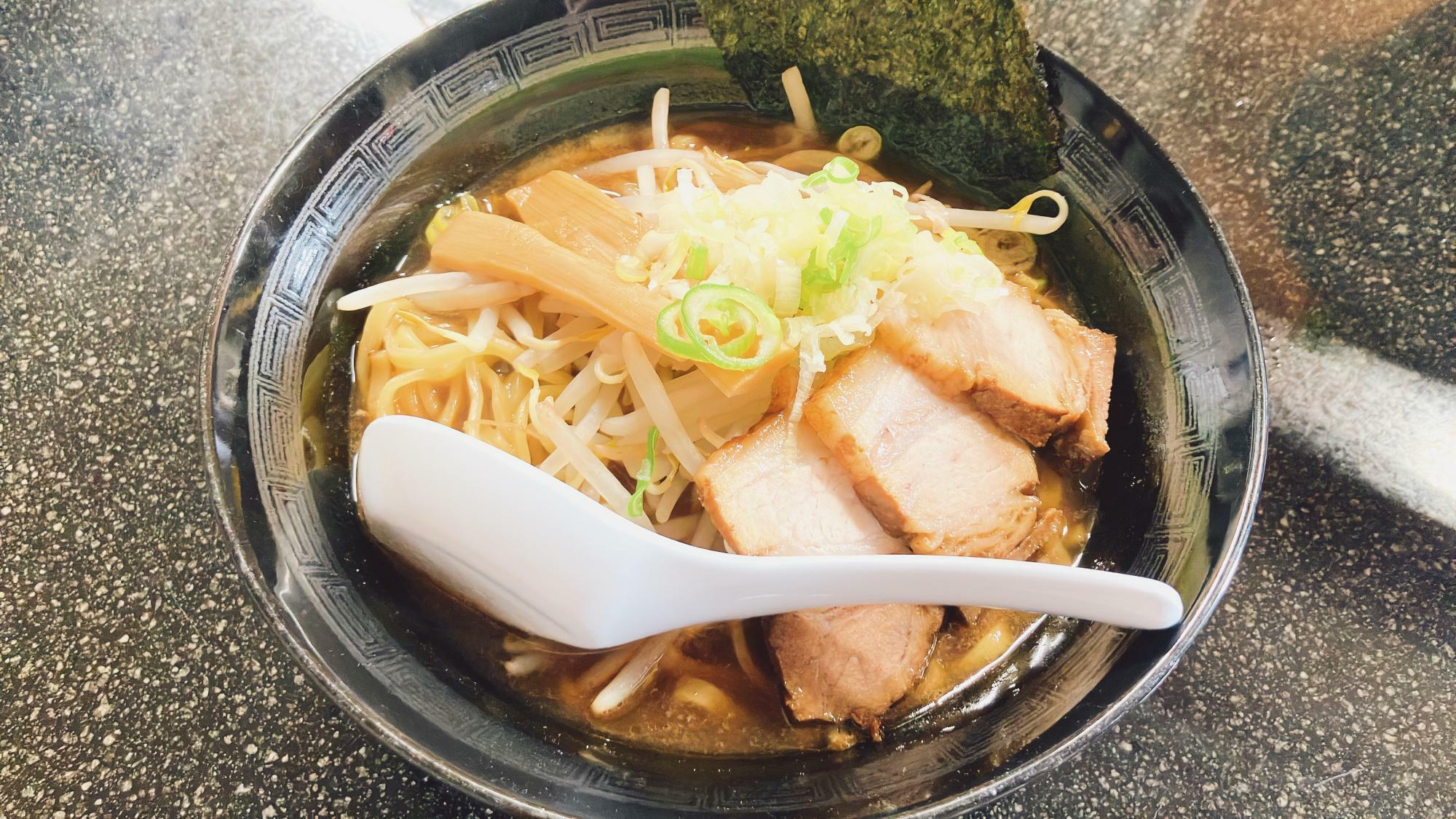 桑名市】中華そば650円！濃厚スープ＆太めの平麺がおいしい隠れ家的ラーメン店（ともろん） - エキスパート - Yahoo!ニュース