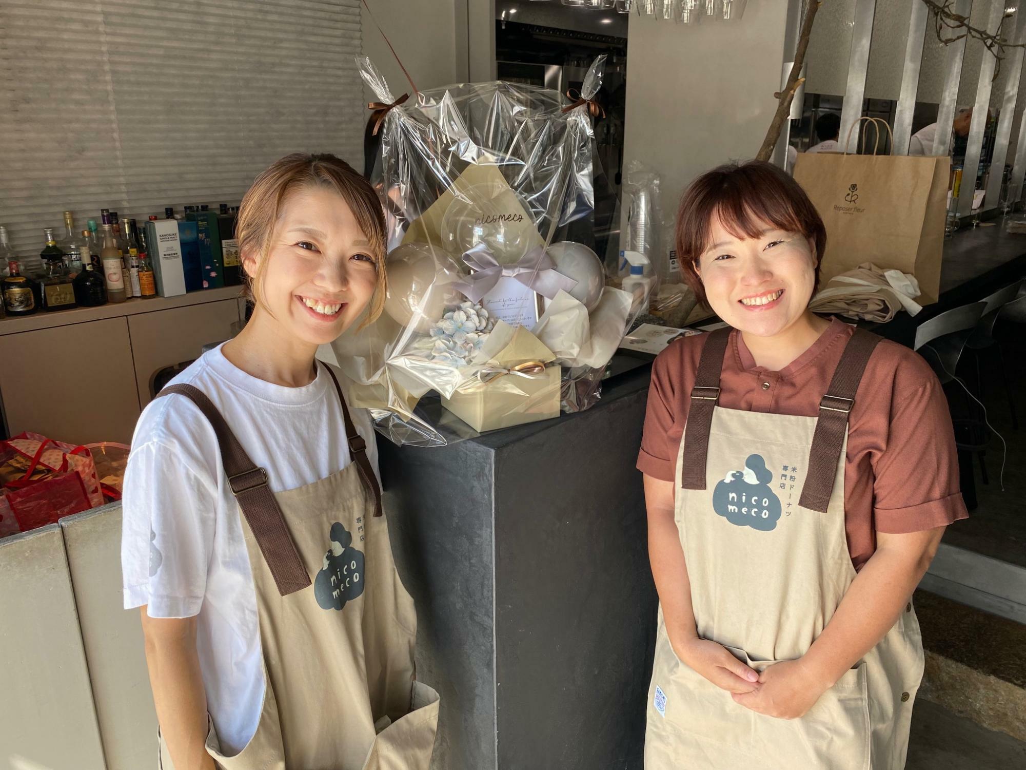 真梨子さんと酒井佑佳さん。いろいろなご縁がお店を出せた背景だったり