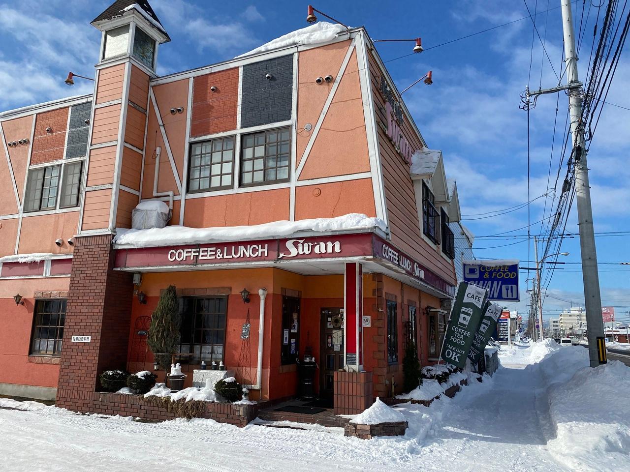 北海道旭川市】店内に飾られたかっこいいクラシックカーを眺め