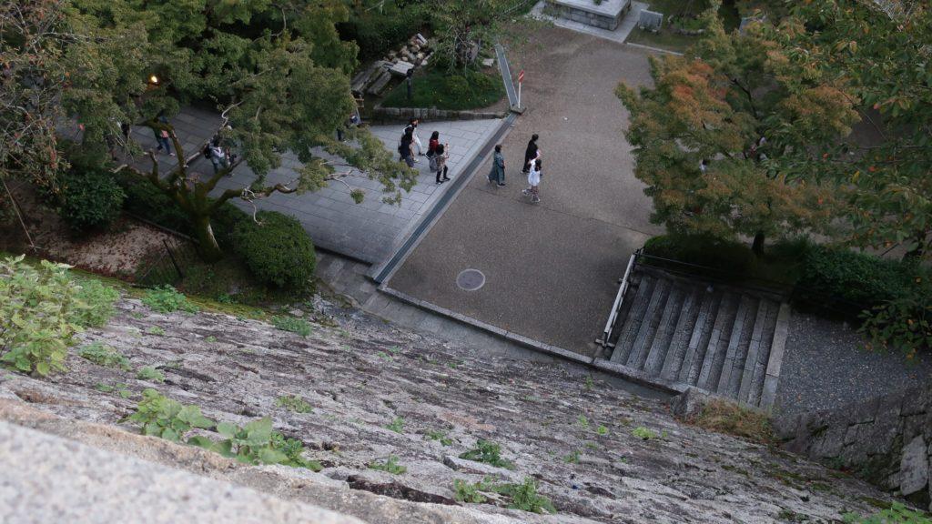 清水の舞台から見下ろした崖