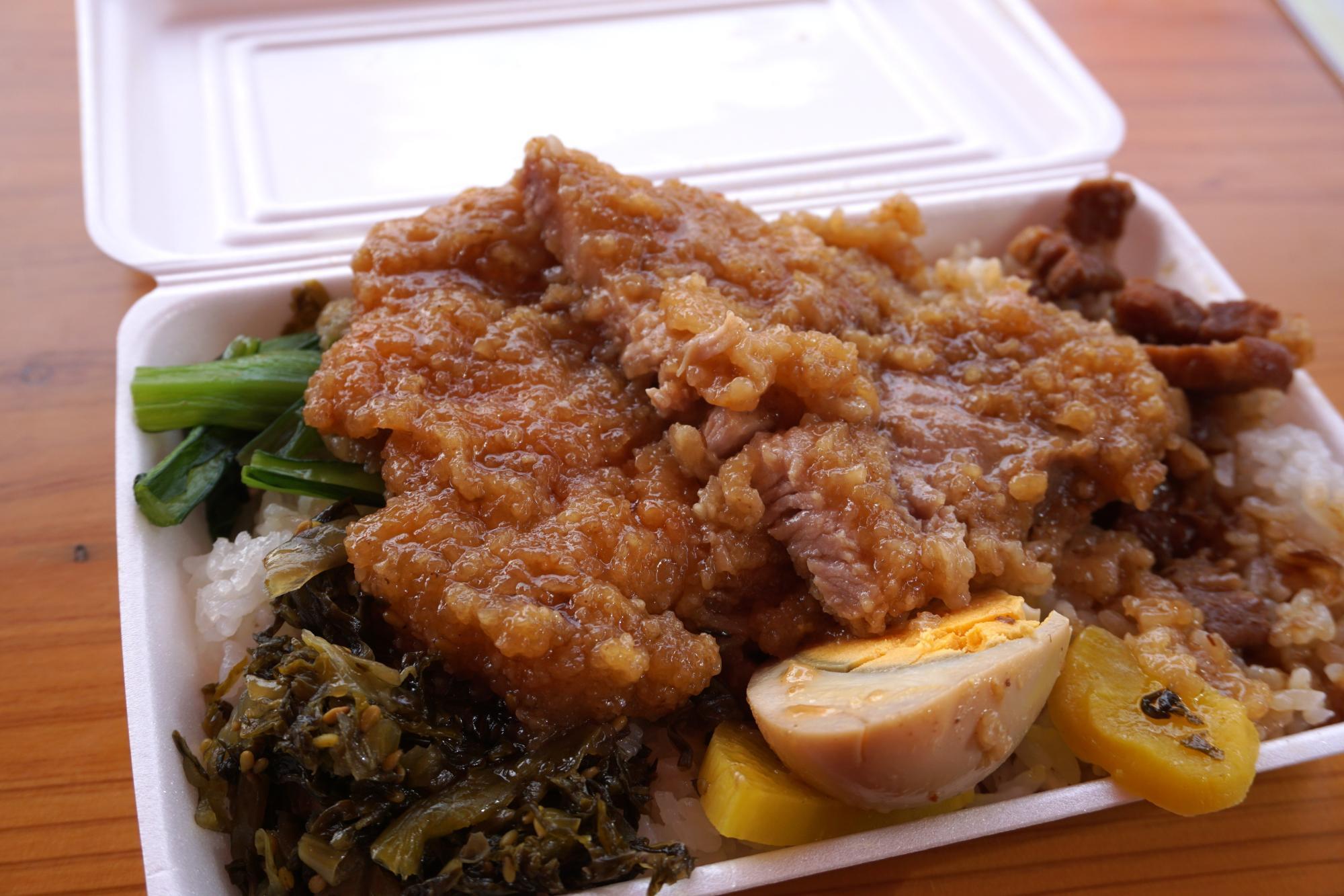 世界でも台湾の鉄道だけに残る日本の文化とは？ 肉があふれる