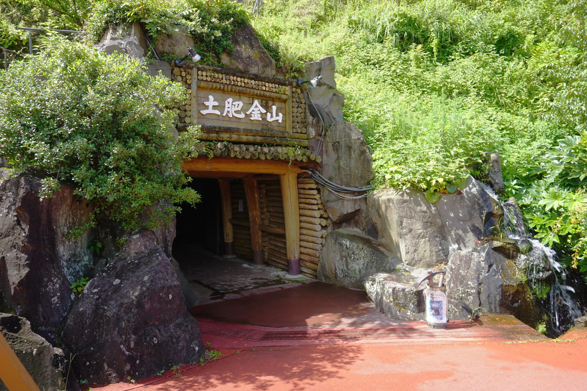 土肥金山　砂金　約50粒　純金　24K 土肥金山 純金24K 砂金50粒・純銀粒3粒