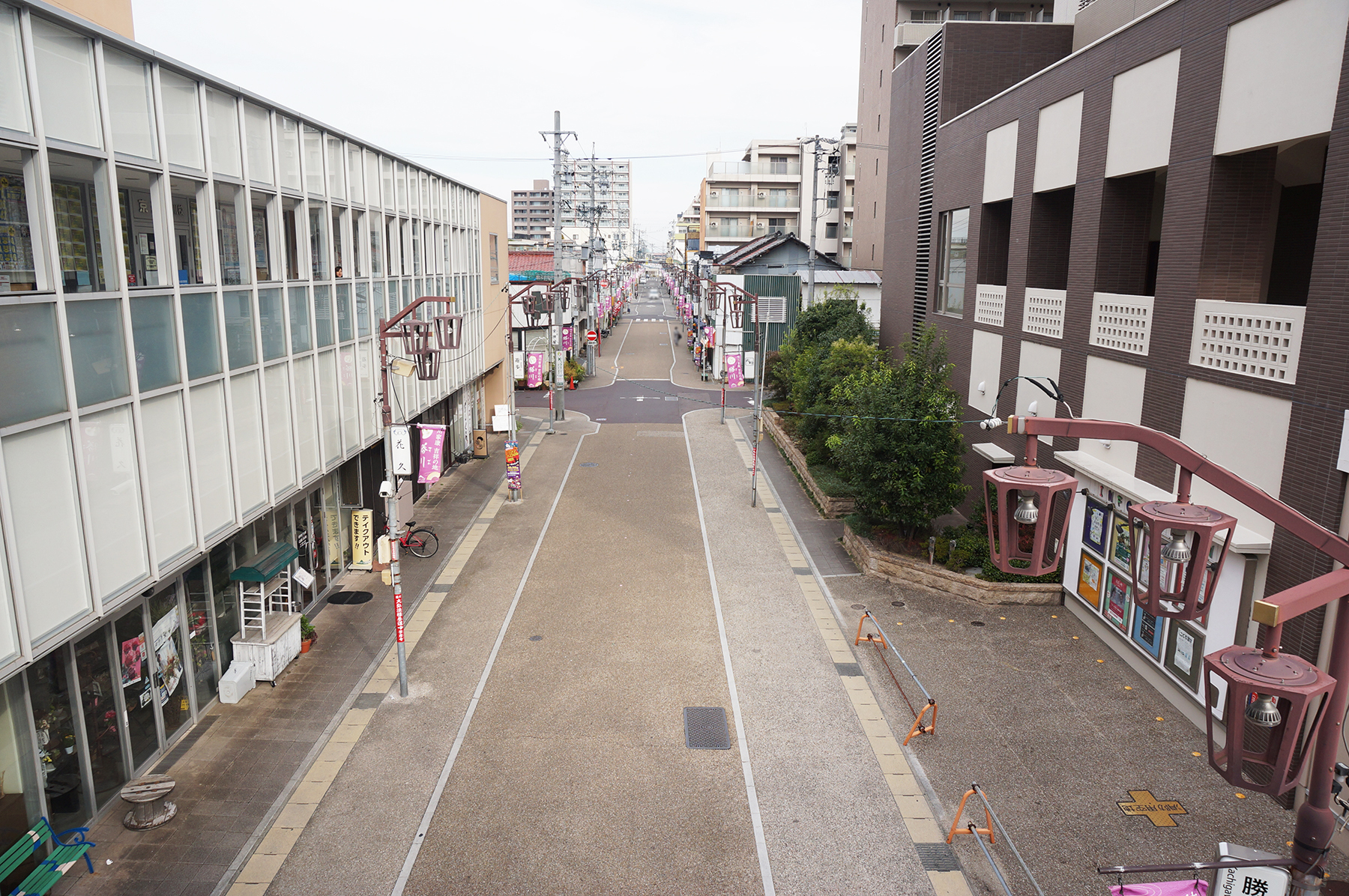 勝川駅前通商店街。JR勝川駅と国道19号線の間にあります。