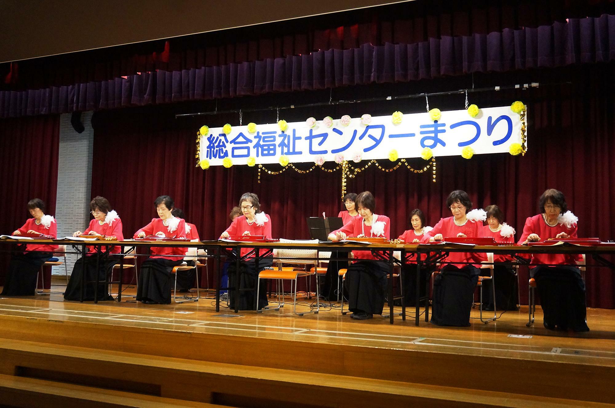 春日井市民会館でコンサートもされている「大正琴あらしば会」の皆さん