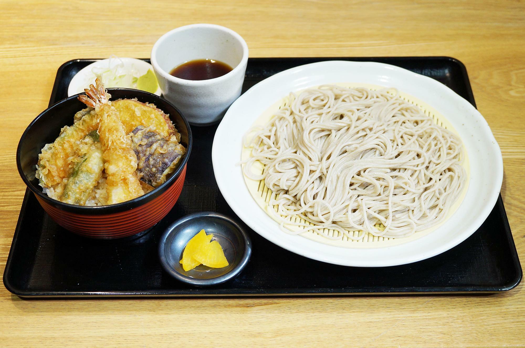 ミニ天丼+そばセット（税込み1050円）