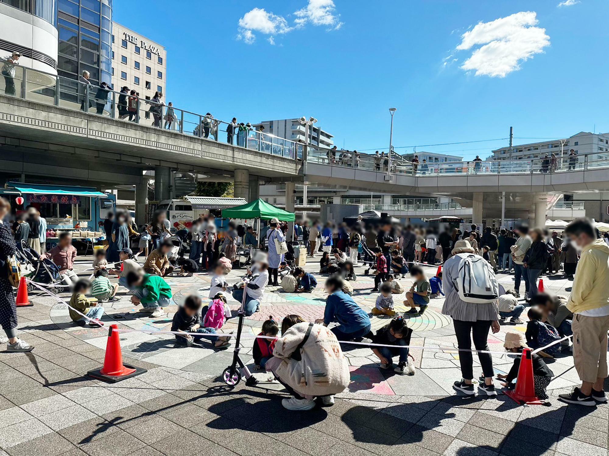 過去の勝川藝術祭「ちびっこマンドローナ」の様子（提供：勝川駅西発展会）