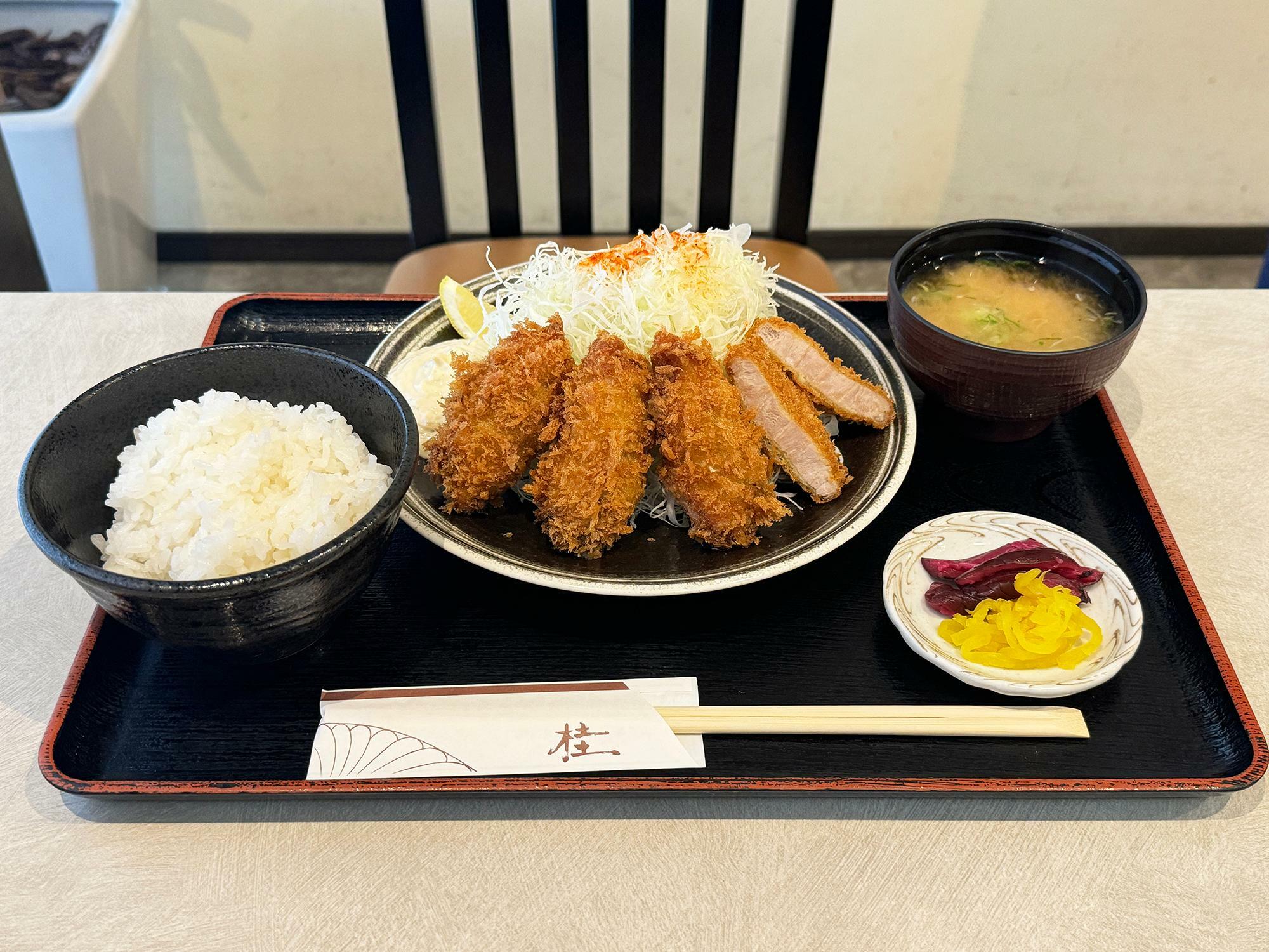 カキと一口ひれかつ盛合わせ御膳（税込み1880円）