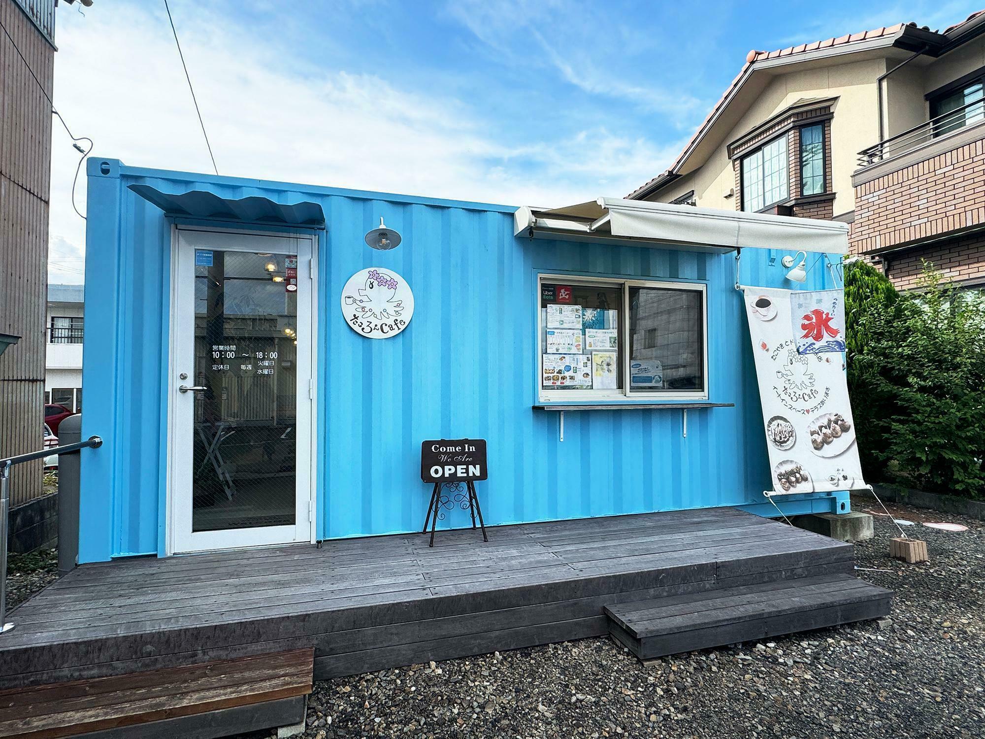 たころんCafe（以前訪問した際に撮影）店舗前に駐車場もあります。