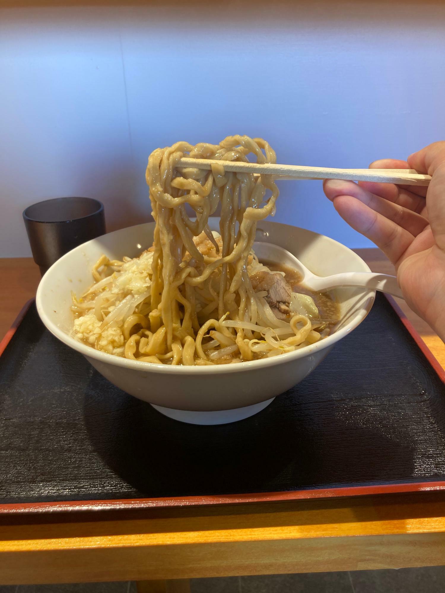 ラーメンの麺は極太