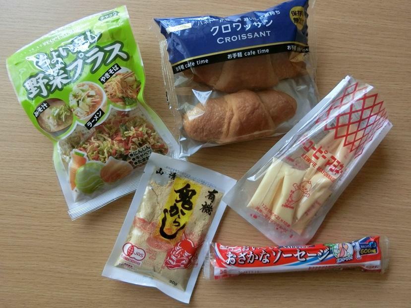 今回使う食品。最も短いパンでも賞味期限は1ヶ月以上あります