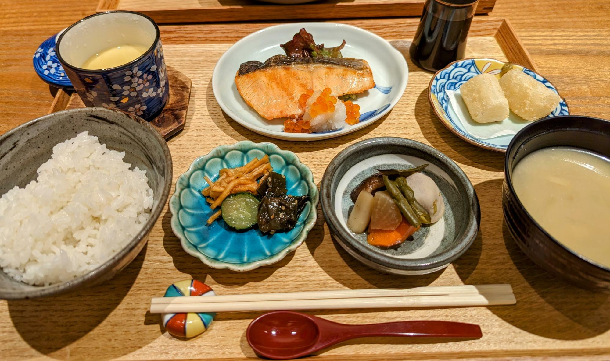 定番定食　銀鮭いくら　1450円