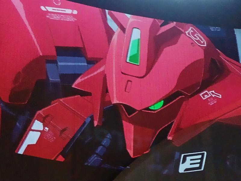 GUNDAM SIDE-Fに設置された1/12サイズのサザビー立像