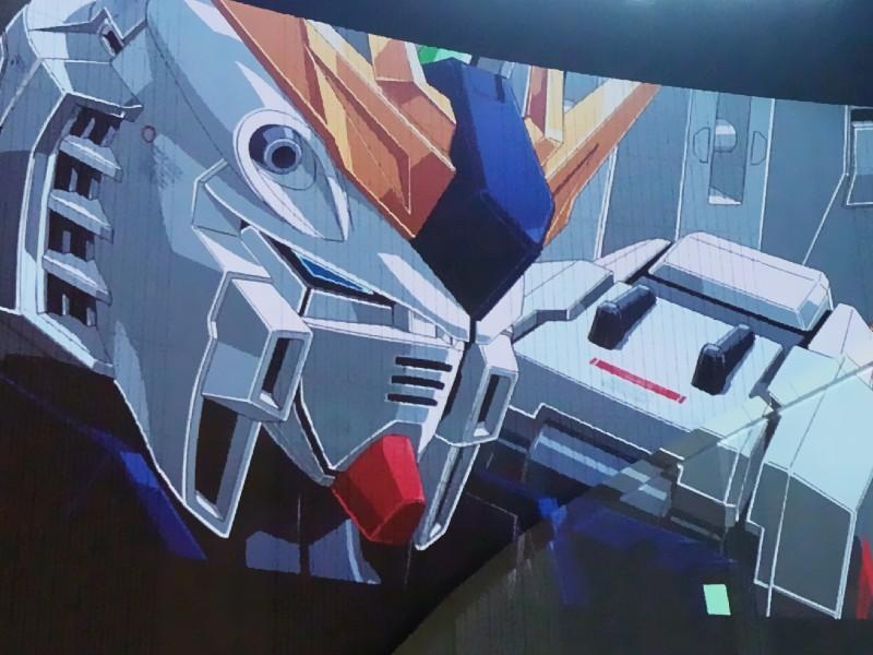 GUNDAM SIDE-Fに設置された1/12サイズのνガンダム立像