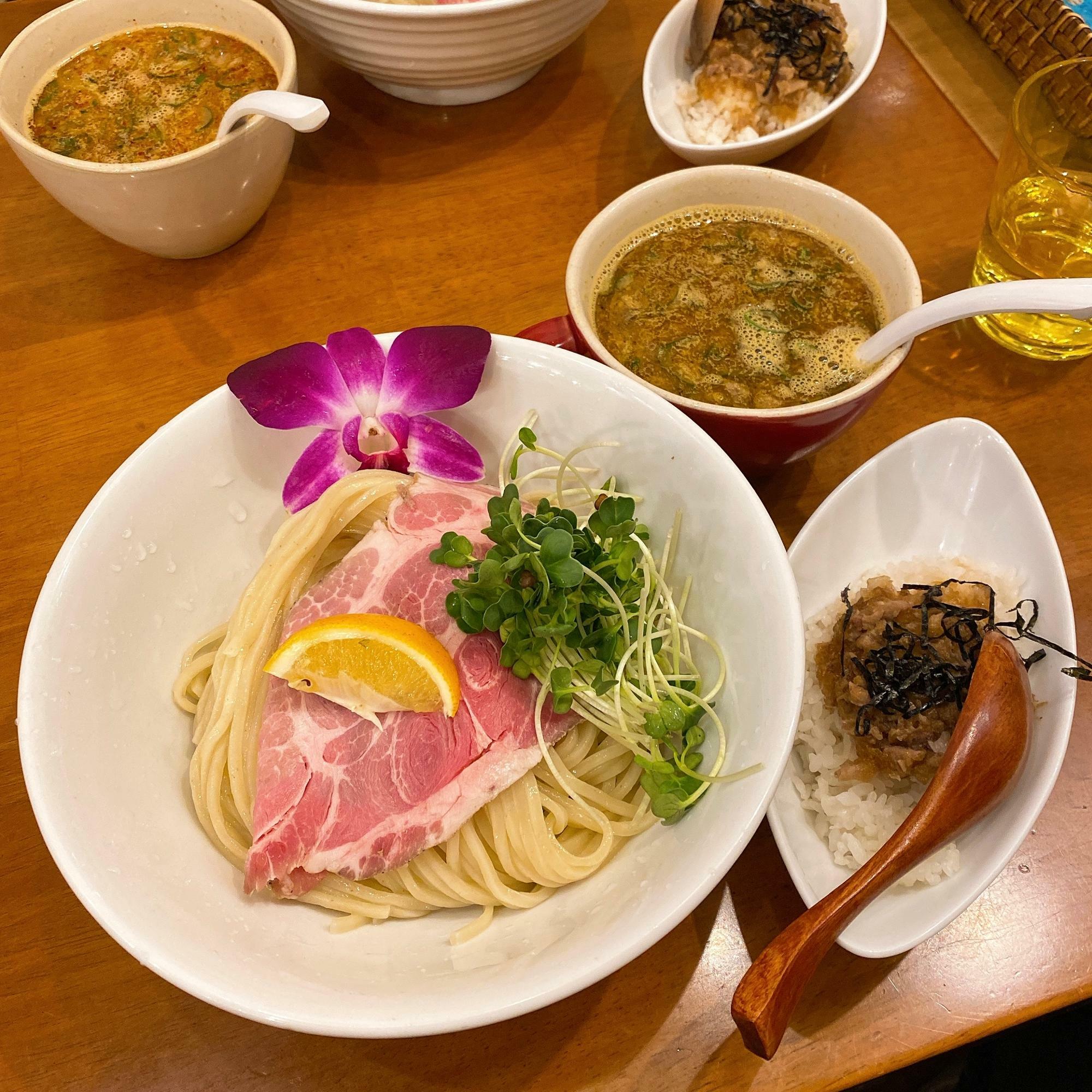 スープカレーつけ麺、ミニオニチャーSET(¥1,100)