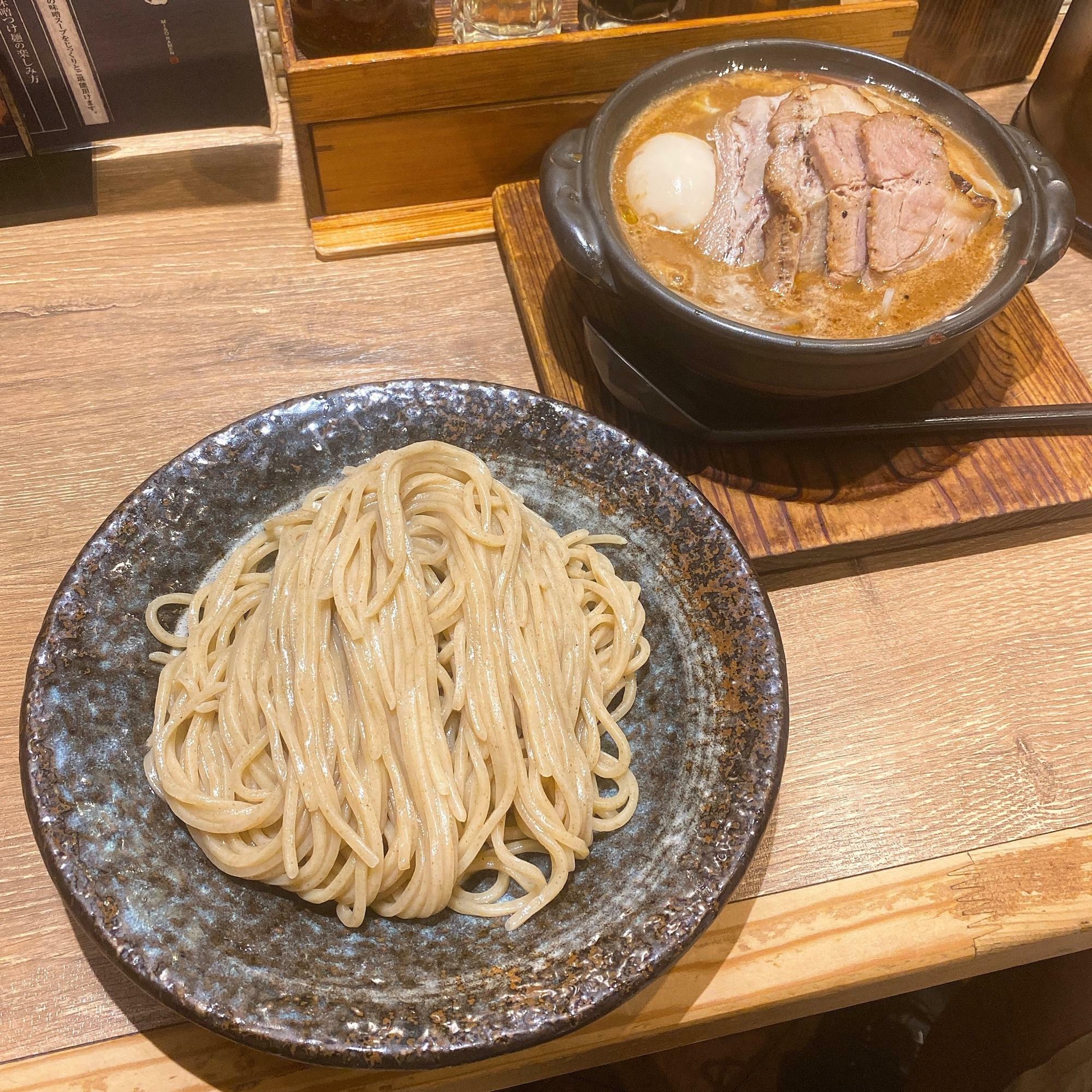 土鍋味噌つけ麺、ご馳走盛り(¥1,090)