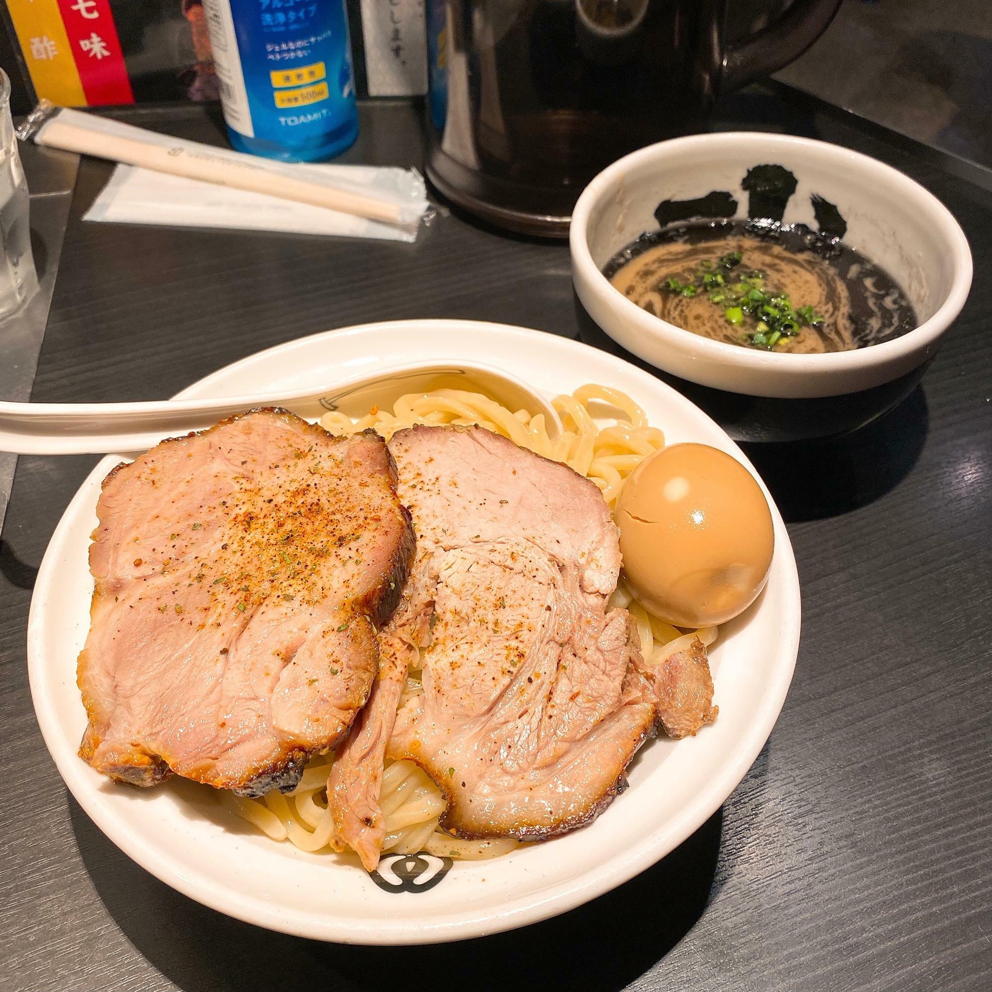 濃厚黒相傳つけ麺、中盛り(¥1,250)