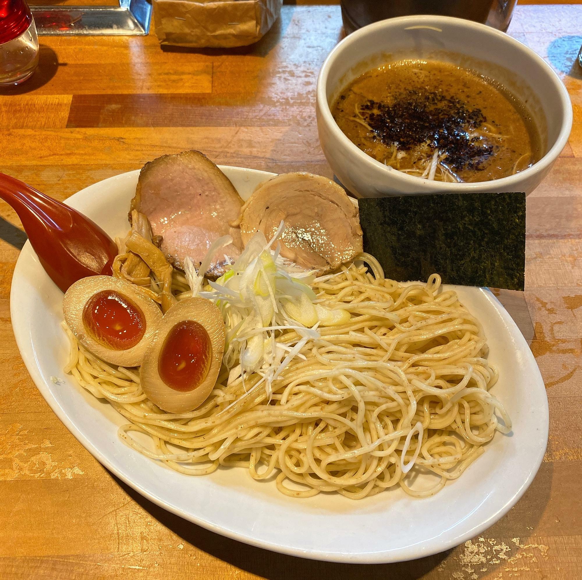 辛口味噌つけ麺、半熟煮玉子(¥850、¥100)