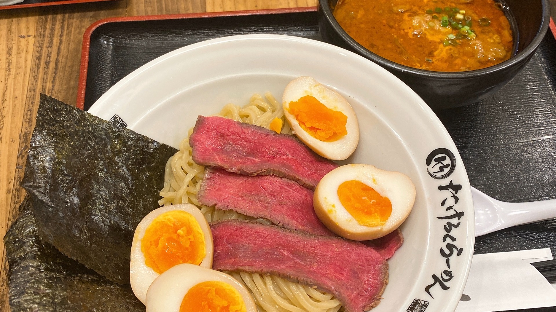 大手町エリアでつけ麺をお探しの際にぜひ。パンチの効いた爆裂牛スジ ...