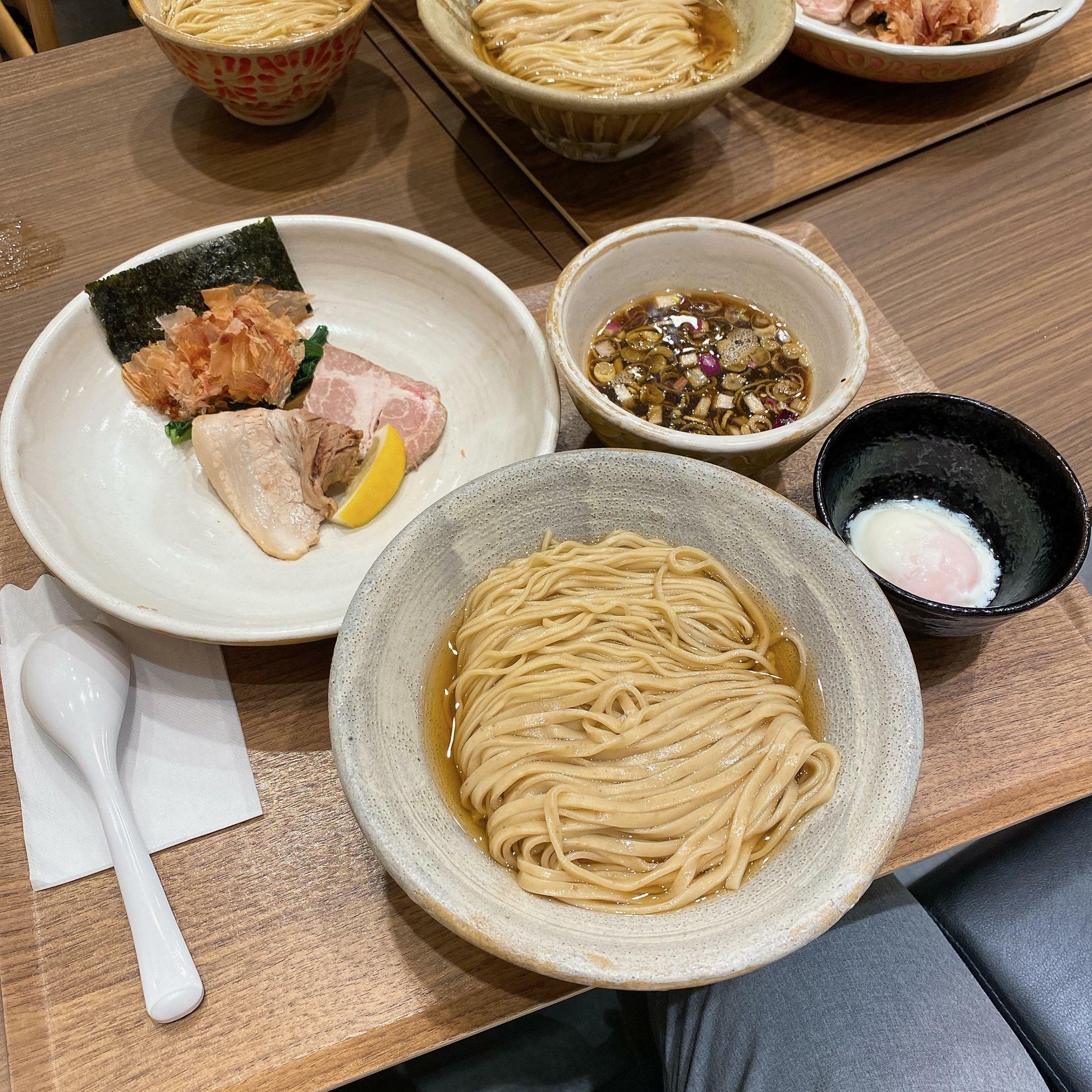 醤油つけ麺、麺2種盛り合わせ、温泉卵(¥1,430)