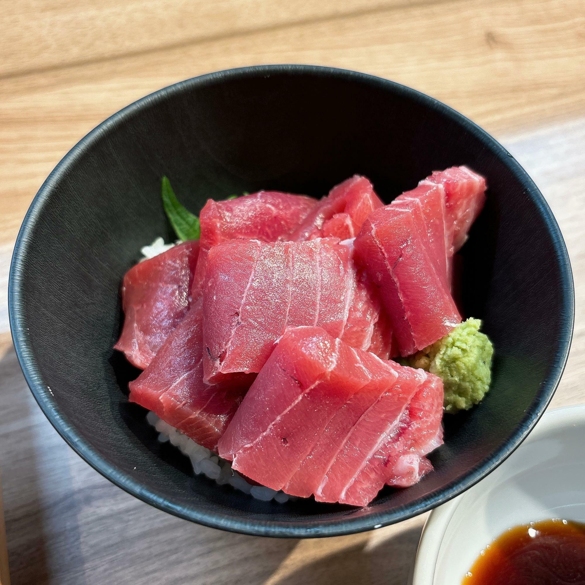 天然生本マグロ丼