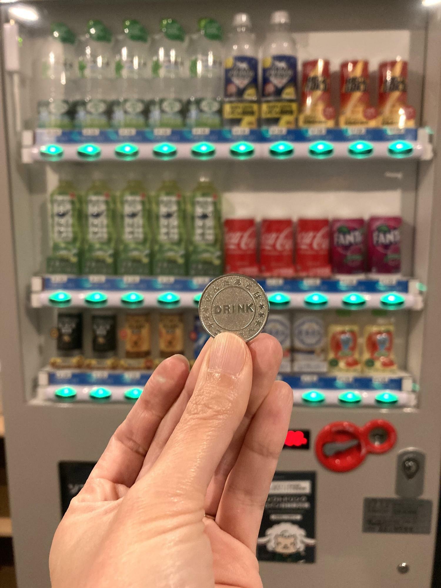 チェックイン時に専用のコインをいただきました。自販機でお好きなドリンクをGET！