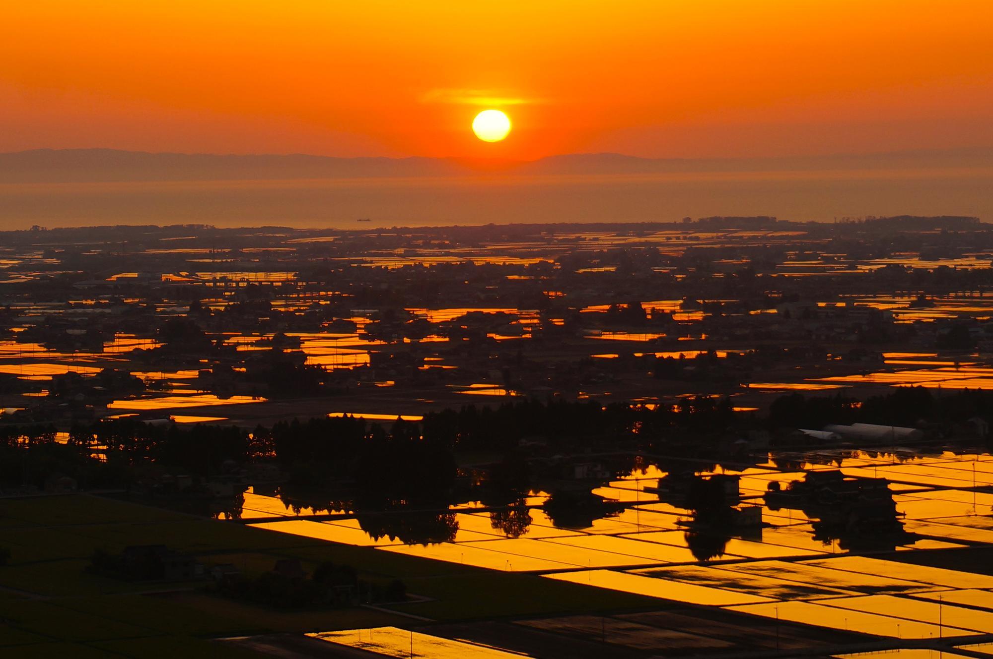 昨年の延長営業時間帯に撮った夕日（撮影：2022年５月６日）