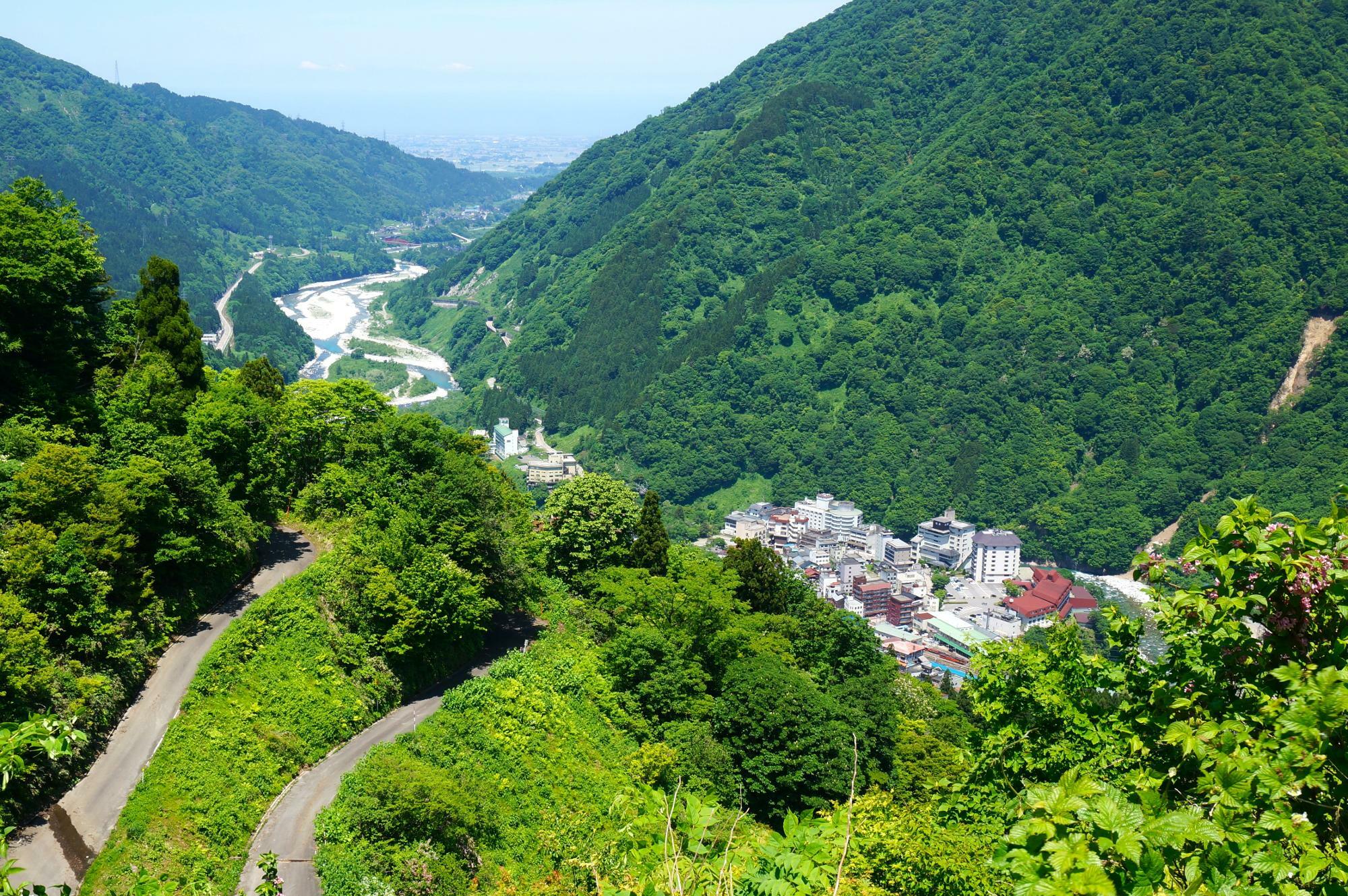 宇奈月平和の像前広場から見た景色