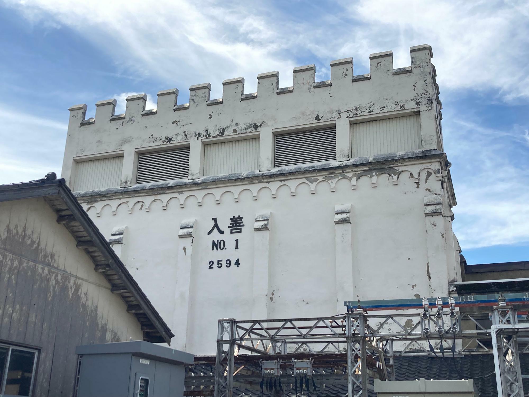 入善工場に記された「2594」は操業を開始した昭和10年のこと。主に戦前まで使用された「皇紀」という年号。