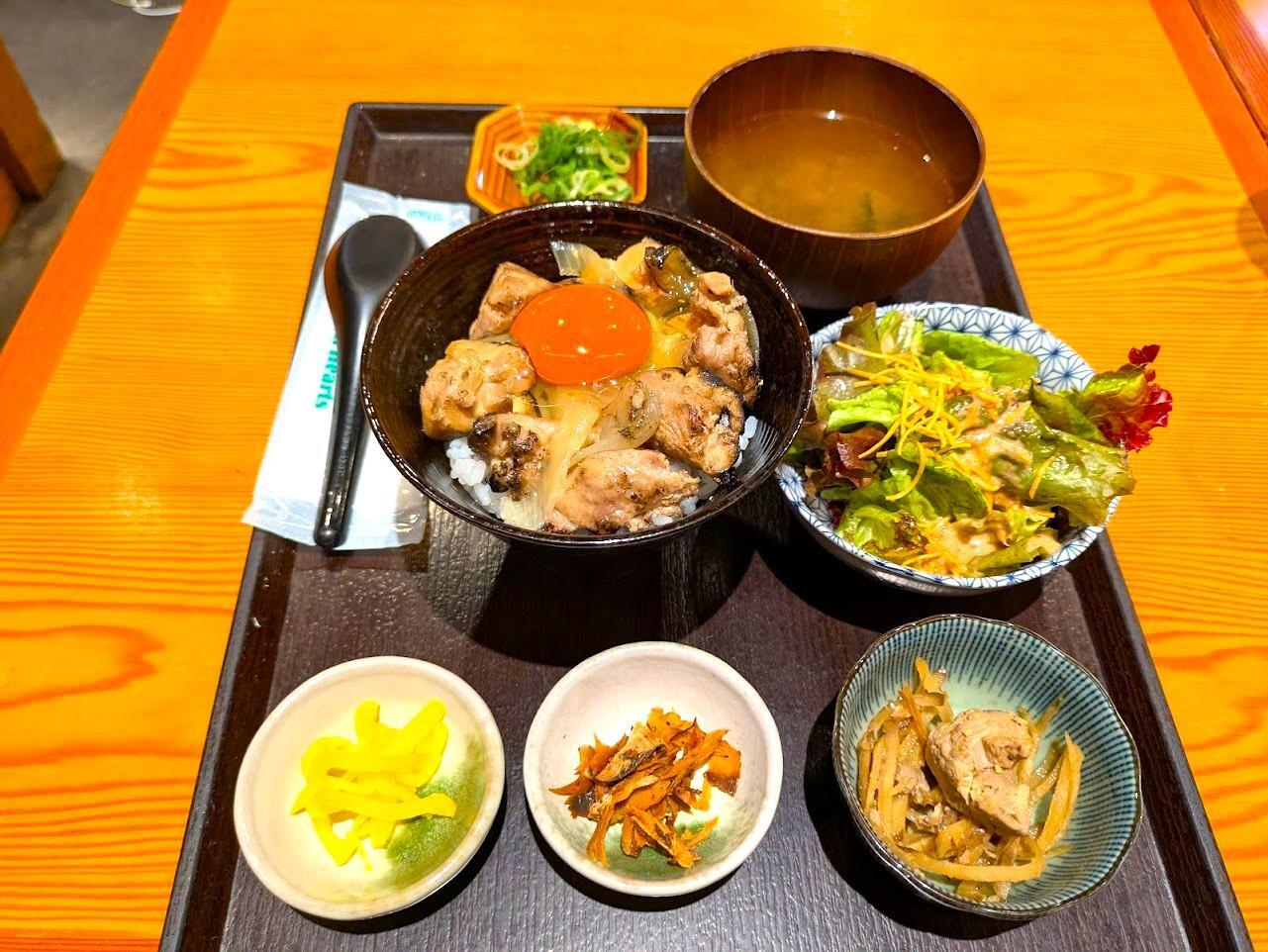 大阪市】炉端とおでん居酒屋ランチ900円！炭焼生親子丼定食！お