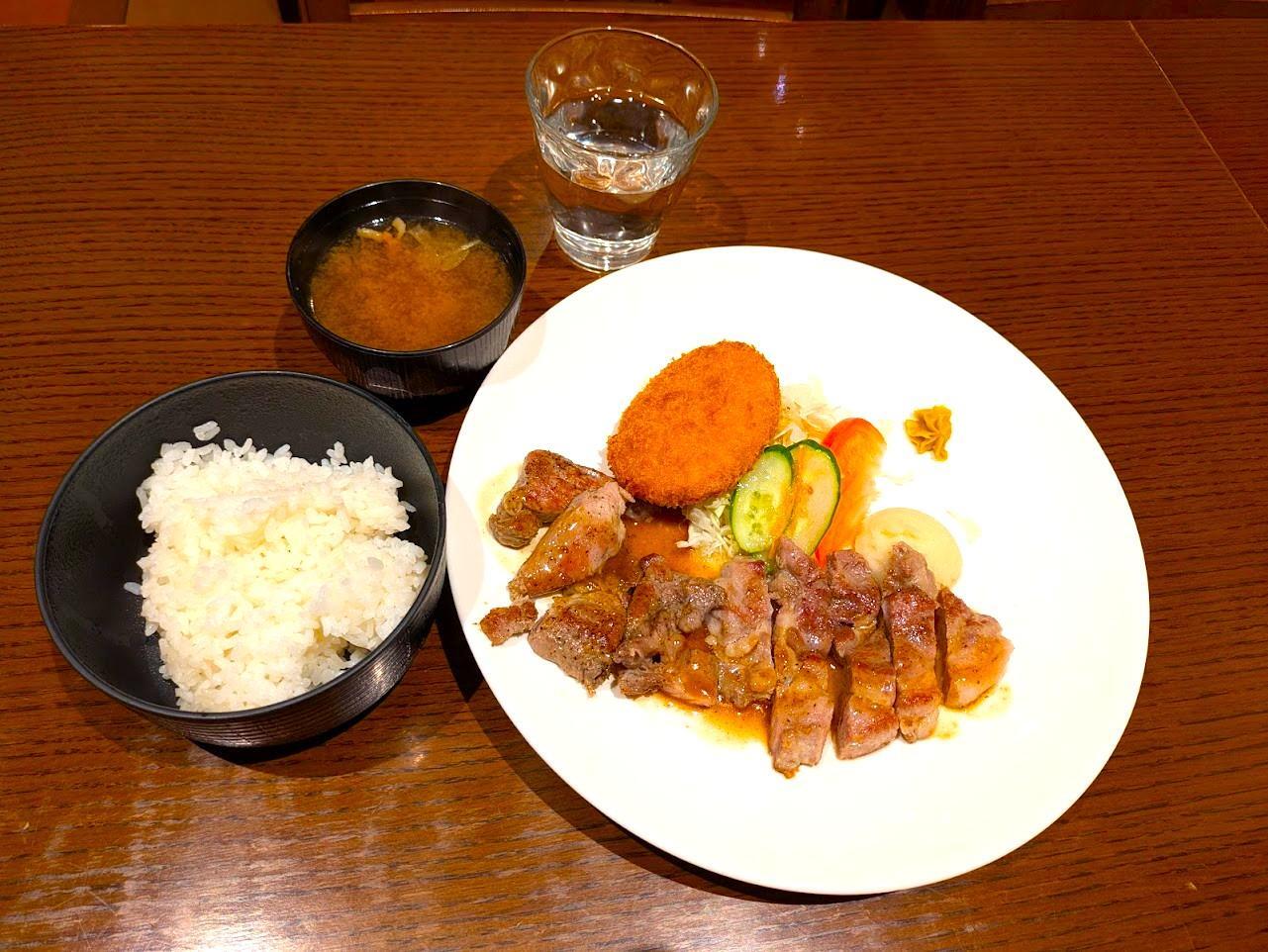 大阪市】旨い！老舗洋食居酒屋ランチ900円！名物ポークステーキ