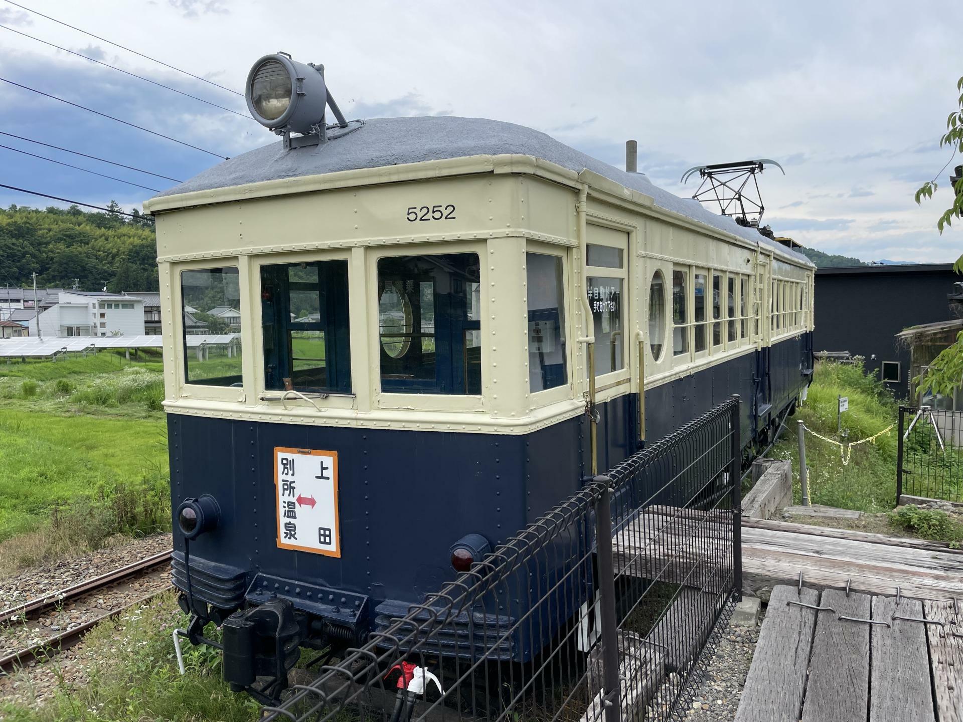 上田電鉄別所線の丸窓電車