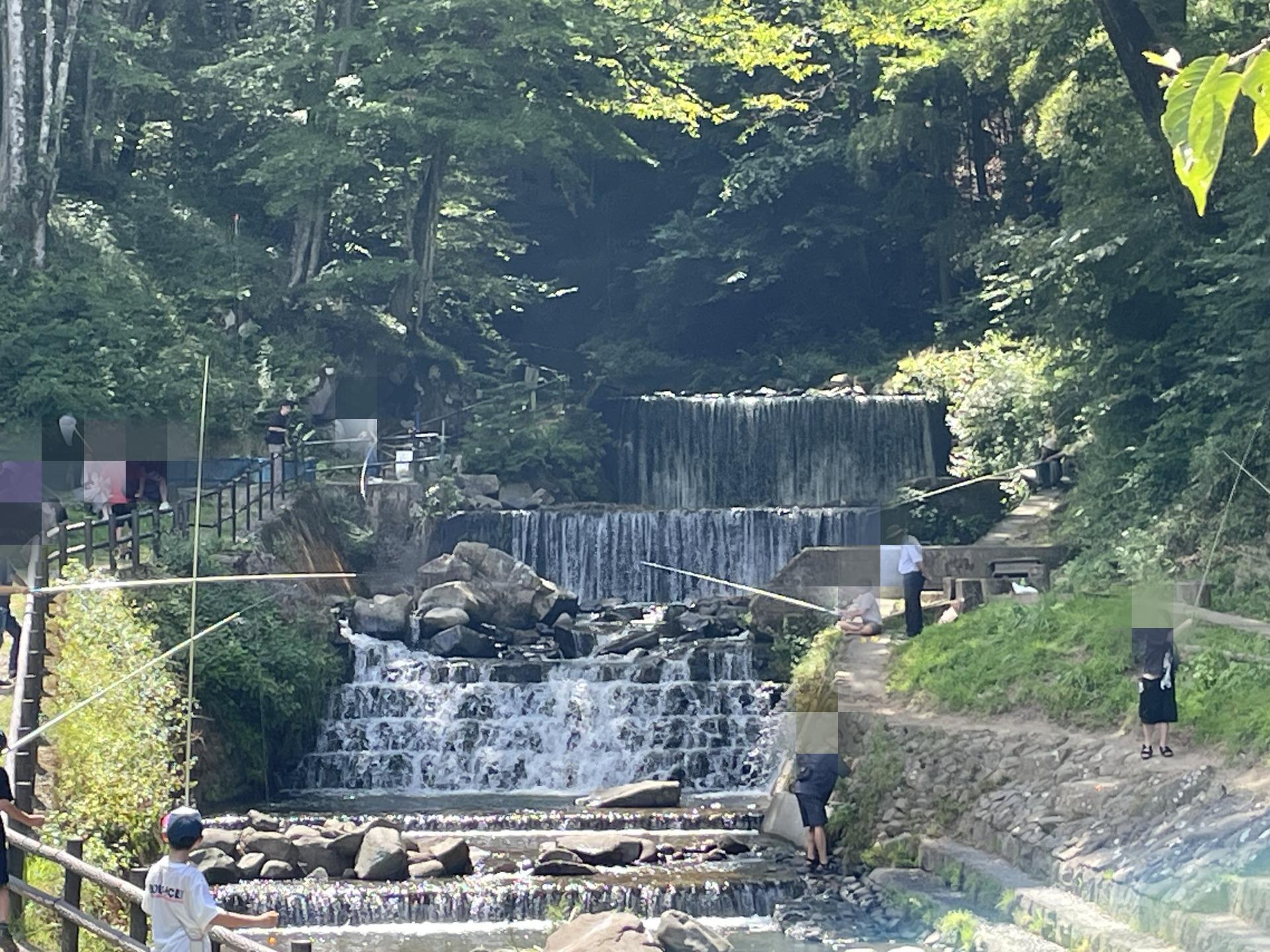 リフレッシュパークあおき園内の宮渕川