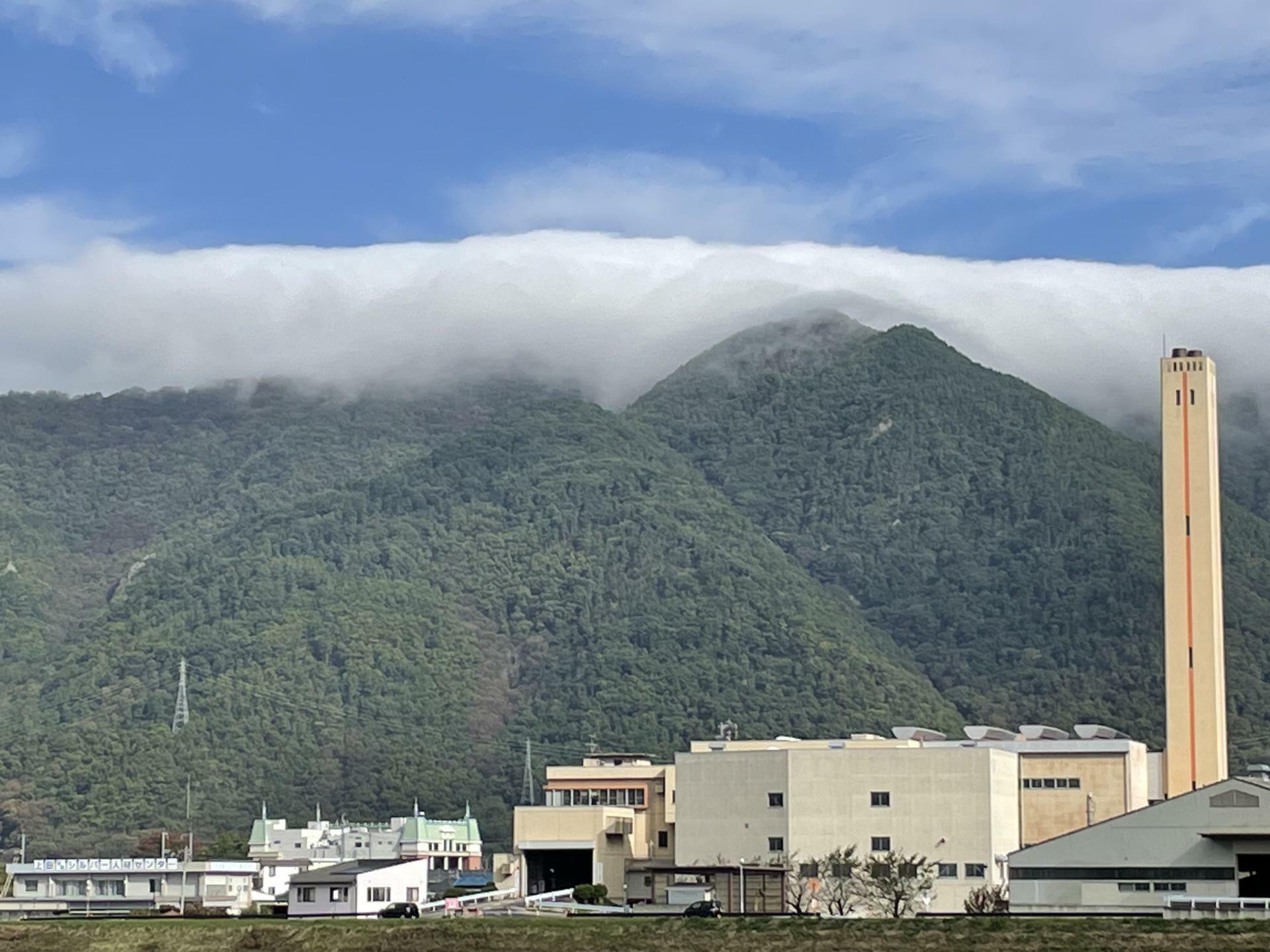 太郎山の逆さ霧