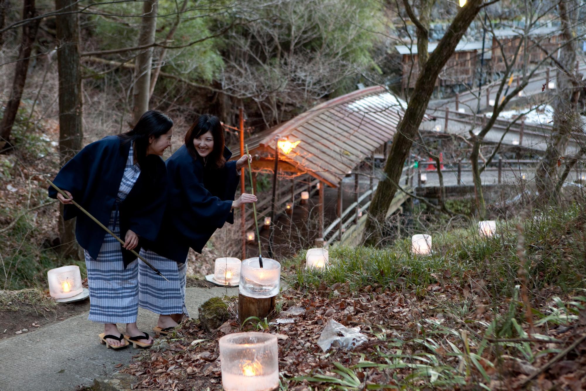 「氷灯ろう夢祈願」（画像提供：鹿教湯温泉観光協会）