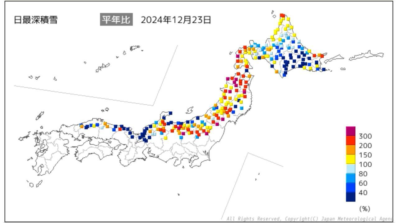 23日時点の積雪の深さの平年比（気象庁HPより）。オレンジは平年の1.5倍、赤は2倍、紫は3倍になっているところで、西日本でもオレンジや赤の表示が見られる。