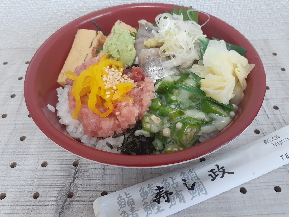 三色丼　540円(税込)