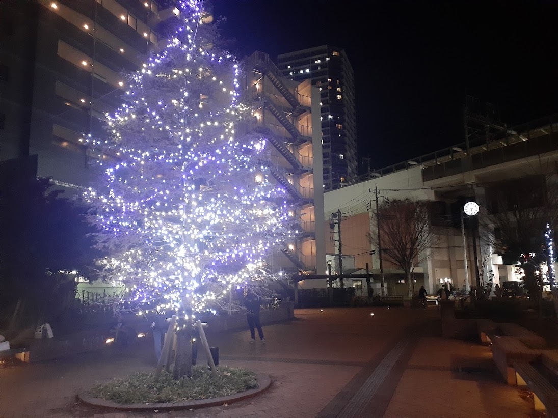 北戸田駅前の「噴水公園」でもイルミネーションが点灯