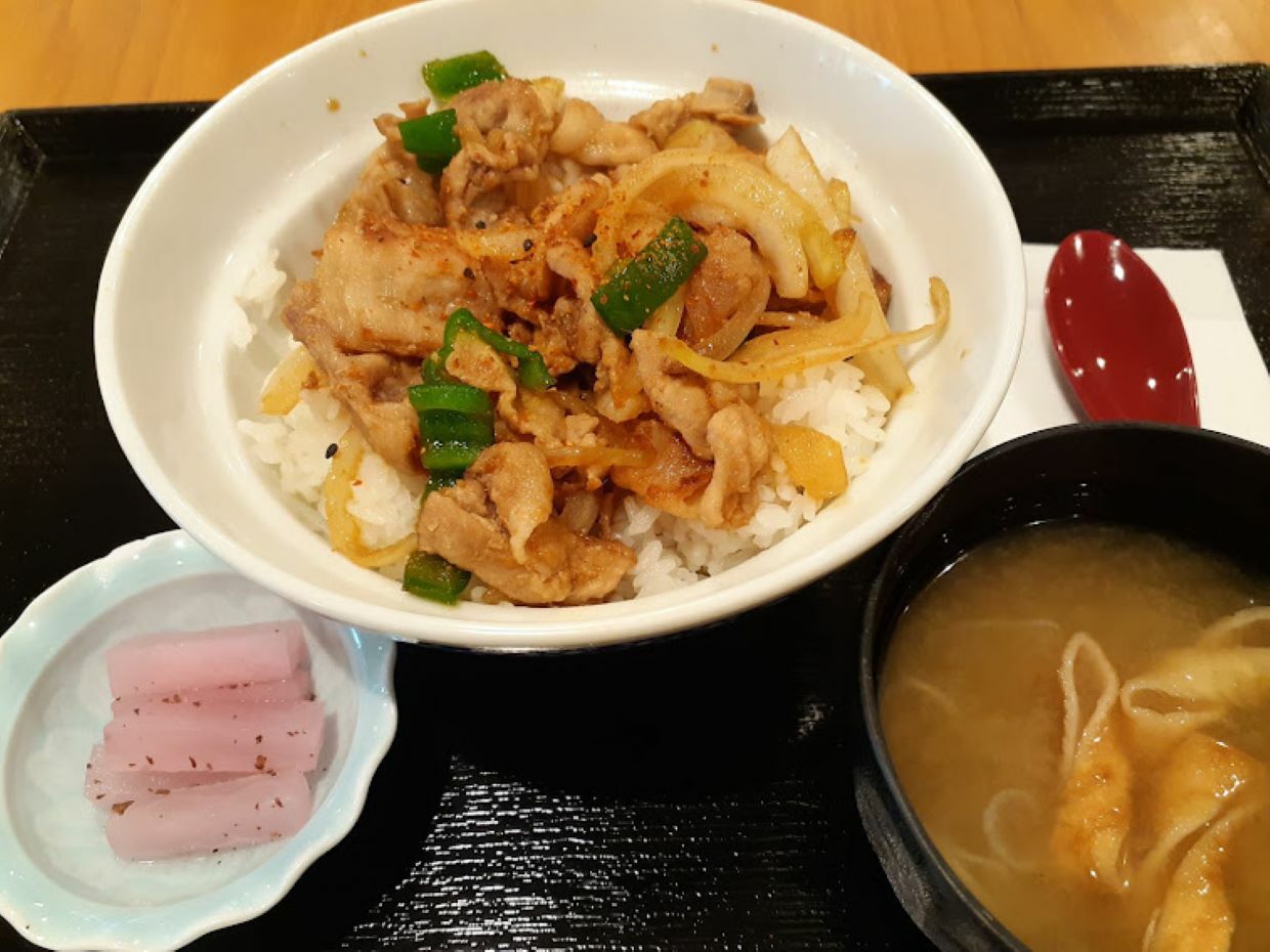 豚のスタミナ丼　880円(税込)