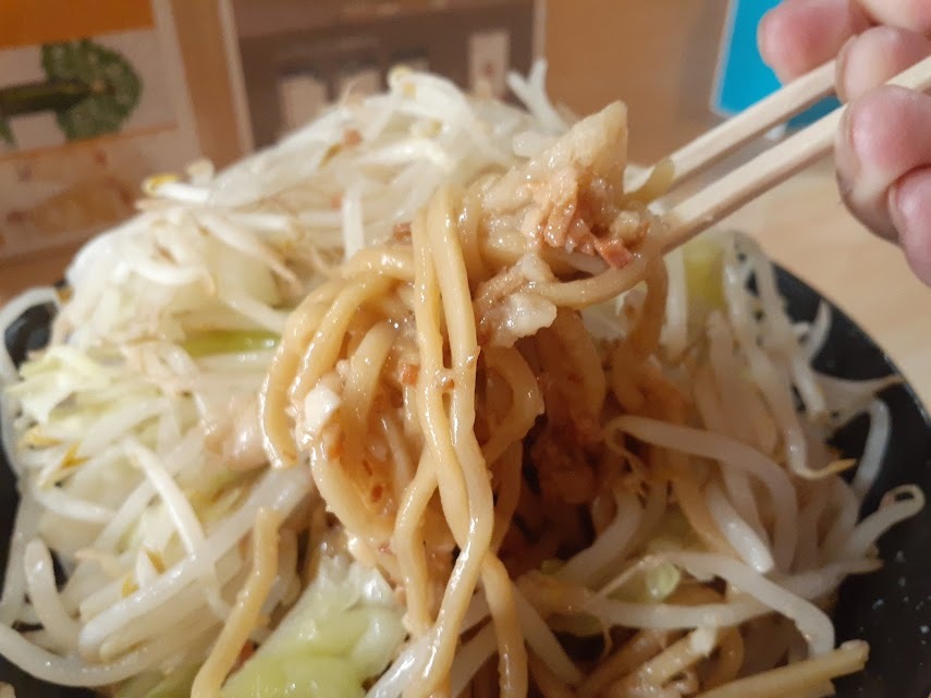 食べ応え抜群の極太麺