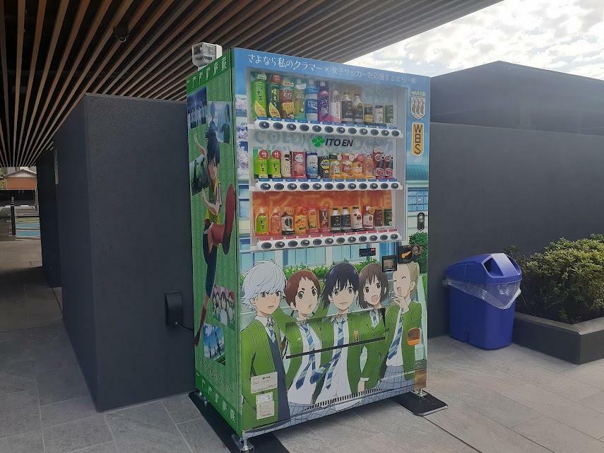 蕨市役所に設置されたオリジナルのラッピング自動販売機